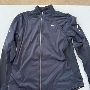 Nike Black Sports Jacket with Water-Resistant Fabric
